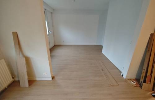 Pose du parquet en remplacement du jonc de mer 