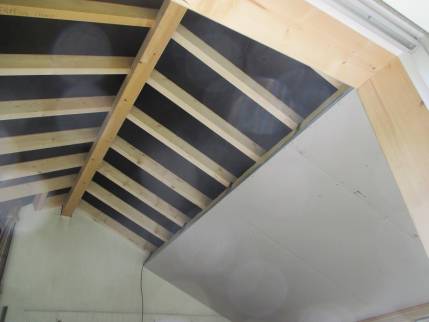 Travaux de doublage de rampants dans une extension de maison à ossature bois - Montauban 82000