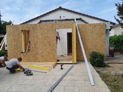 Travaux de construction d'une extension de maison avec murs en ossature bois - Meximieux 01800