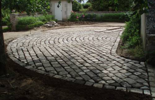 Pose pavés de pierre finie à CHAMBON SUR CISSE (41)