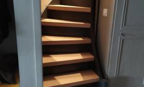 marche en Hêtre et contre marche teinté sombre