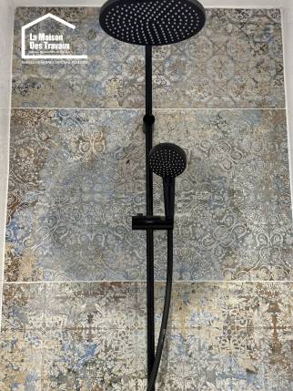 colonne douche noire design moderne