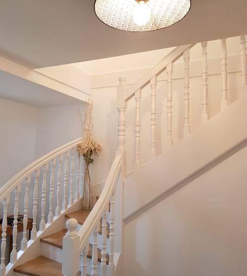 escalier quart tournant en bois blanc