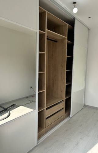 Transformation d’un garage en chambre à La Rivière-de-Corps placard