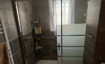 Douche adaptée à l'accessibilité PMR La Maison Des Travaux Ales 