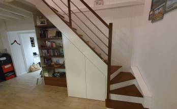 Escalier terminé à Vern-sur-Seiche – vue du bas après rénovation