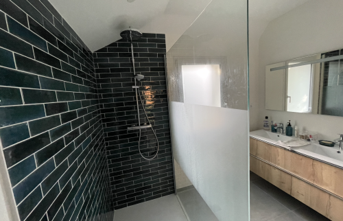 Création d'une salle de bain dans un garage à Vertou