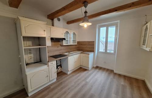 Cuisine blanche et bois La Maison Des Travaux Ales