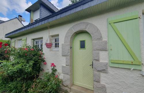 Aperçu extérieur des fenêtres et portes avant rénovation maison