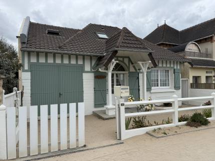 Façade sur rue après rénovation (Ouistreham 14150)