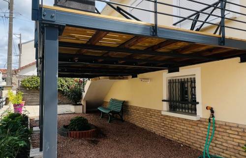 terrasse suspendu pilotis métallique vichy