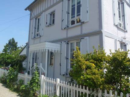 Ravalement de peinture d'une maison dans le Calvados