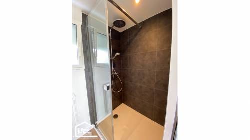 Création d'une salle de bain avec douche Damgan