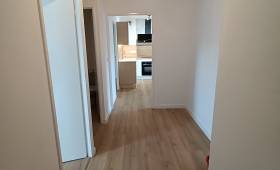 revêtement parquet en bois dans un appartement