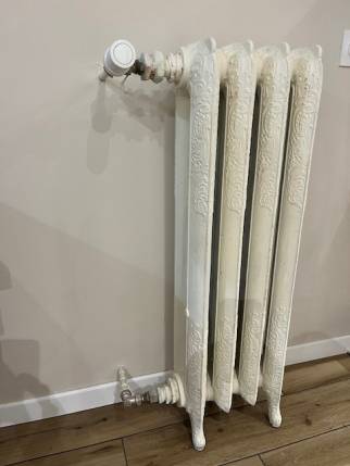 Radiateur en fonte, conservé mais déplacé - Nantes 44