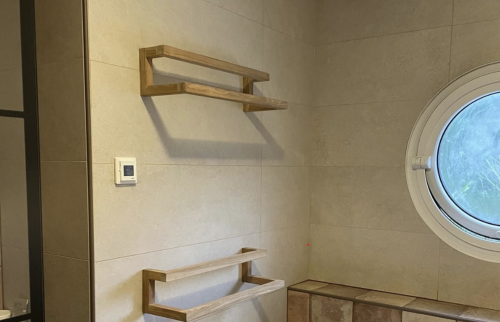 installations des patères sur mur chauffant