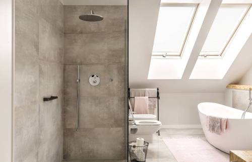 salle de bain rénové tendance et lumineuse