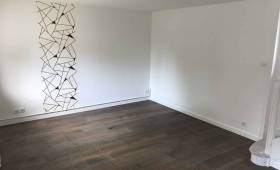 Revêtement PVC imitation parquet dans le salon