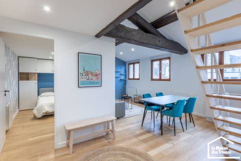 Rénovation complète d'un appartement du Vieux Lyon pour une colocation étudiante en meublé, camaieu de bleus
