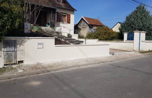 Vue sur le muret de clotûre