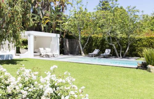 construire piscine jardin