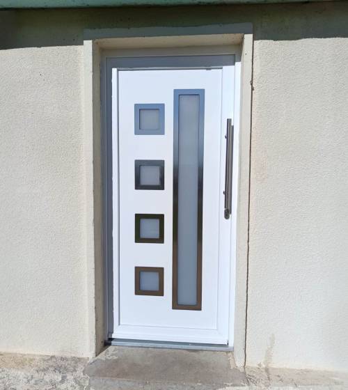 Rénovation d'une porte à Urzy