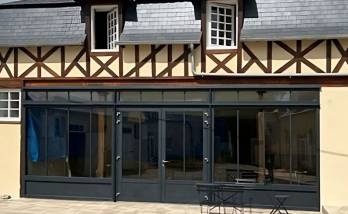 La grande verrière extérieur de type industriel