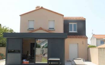 Après les travaux - Réalisation d'une surélévation et d'une extention pour cette maison à Rezé (44)