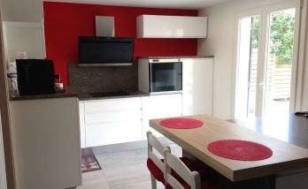 Cuisine changée, couleur blanc laqué, plan de travail granit à Sierentz