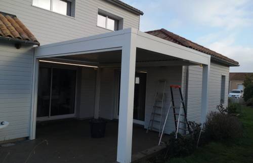 Installation d'une pergola bioclimatique au Bignon