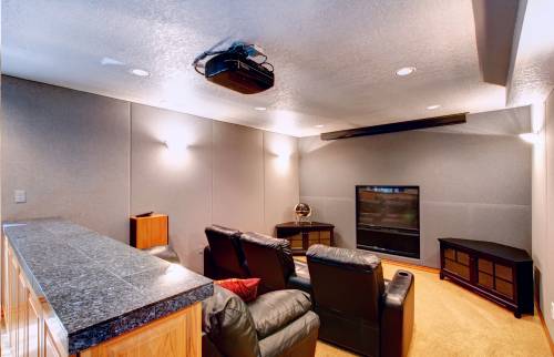 Souplex aménagement salon espace home vidéo après travaux d'étanchéité et de mises aux normes - Meaux - 77100 - 