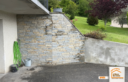 parement pierre extérieur maison, habillage façade montagne, rénovation mur extérieur La Clusaz, façade pierre alpine, la maison des travaux sallanches, courtier en travaux sallanches