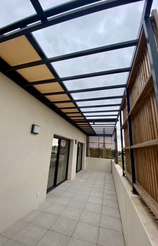 Stores rétractables terrasse La Maison Des Travaux Nîmes
