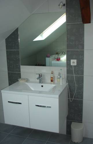 Salle de bain sous combles rénovée Libourne