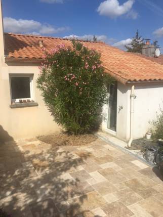 Nouvelle terrasse en travertin - Nantes 44