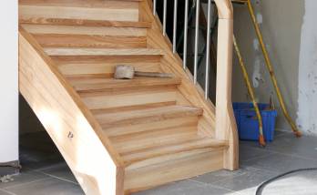 Création escalier en bois avec garde-corps et balustrade pour accès aux combles à Sillegny 57420