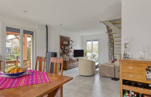 Nouveau carrelage, vue de la salle à manger