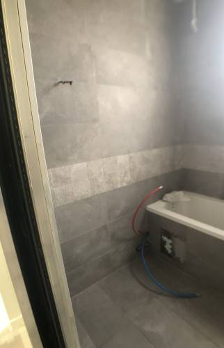 Faience murale posée sur l'ensemble des murs