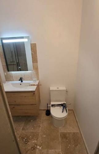 aménager petite salle de bain Orange