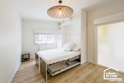 Chambre avec Armoire lit ouverte