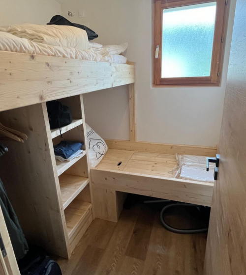 artisan menuisier Chamonix, lits sur-mesure Haute-Savoie, optimisation espace Val d’Arly, meubles en bois sur-mesure, décoration intérieure montagne, la maison des travaux mont-blanc