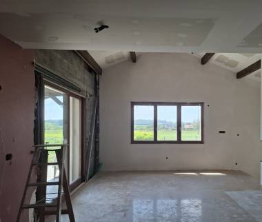 Travaux préparatoires à l'installation de baie vitrée à galandage en cours - Ambérieu-en-Bugey 01500