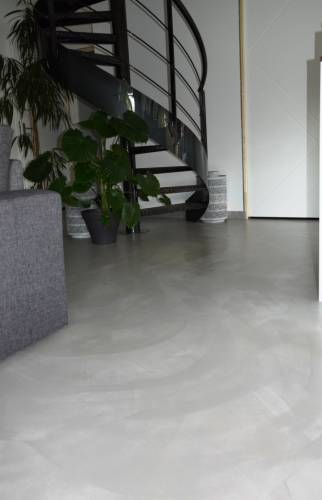 Détail de la résine époxy gros clair sur sol pavillon - Aubagne - 13400 -