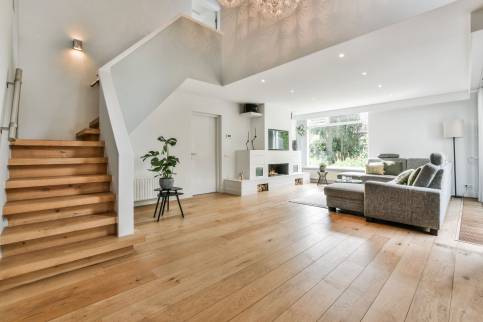Rénovation de maison avec escalier en bois rénové - Machecoul-Saint-Même 44270