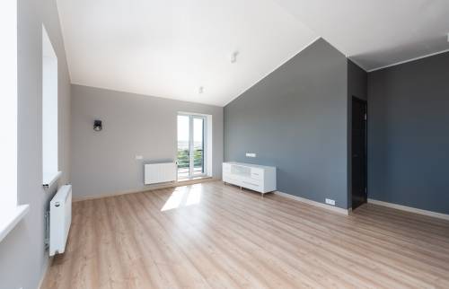 maison avec du parquet en bois et dressing