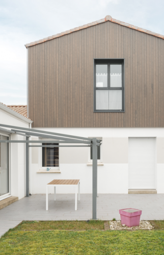 Surélévation de 50m² d'une maison à Basse-Goulaine - vue du jardin