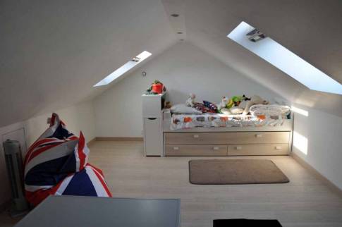 Combles aménagés en chambre d'enfant - Combs-la-Ville 77380