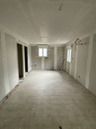 Travaux de rénovation intérieure en cours dans une résidence secondaire - Montélier 26120