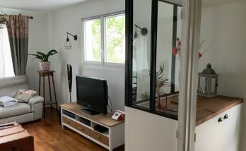 Verrière d'entrée avec meuble de rangement