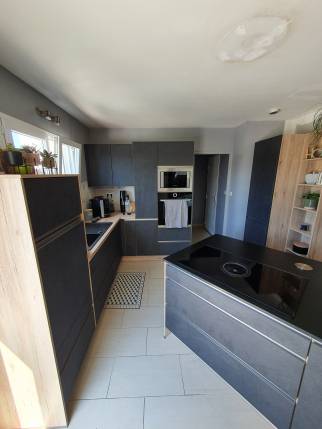 Nouvelle cuisine moderne après rénovation à Pont-Péan - Vue 1